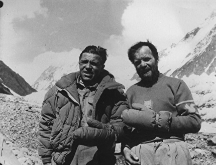 K2 1954. - Achille Compagnoni e Lino Lacedelli nel 1954 dopo la prima salita del K2