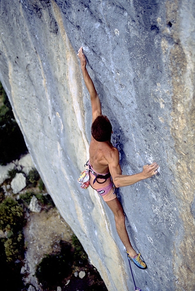 Céüse – France - Luigi Billoro climbing Couleur du vent 8a, Céüse
