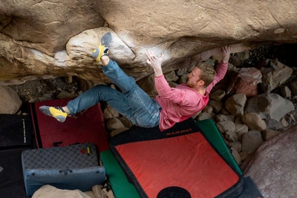 Jakob Schubert attempting Sleepwalker at Red Rocks, US