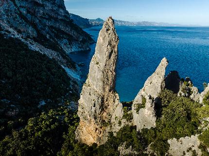 Sardegna, Petzl Legend Tour Italia  - L'inconfondibile Aguglia di Goloritzè in Sardegna