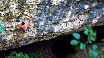 Adam Ondra climbs his second-hardest flash, Peščena ura (9a) at Sopota in Slovenia