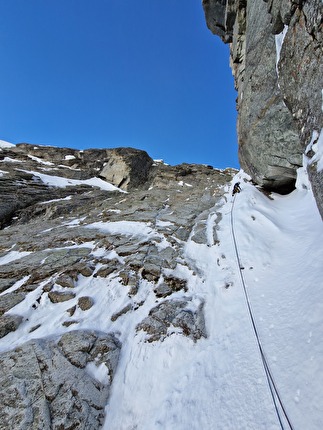 Mont Noire de Peuterey, Mont Blanc, Richard Tiraboschi, Giuseppe Vidoni - The first ascent of 'Couloir Noire' on Mont Noire de Peuterey (Richard Tiraboschi, Giuseppe Vidoni 05/02/2024)