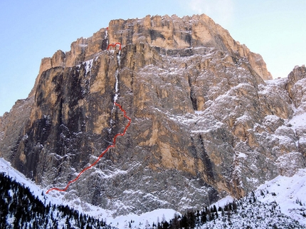 Ghost Dog, Pordoi, Dolomites - The route line of Ghost Dog, Pordoi, Dolomites, climbed by Corrado Pesce and Jeff Mercier, December 2013