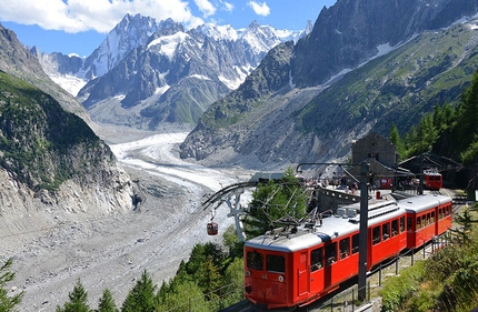 Walking and traveling by train - Montenvers - Mer de Glace, Mont Blanc