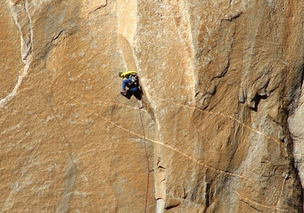 Tommy Caldwell, Kevin Jorgeson, El Capitan - Tommy Caldwell stemming up a 5.9 pitch together with Kevin Jorgeson during their Dawn Wall push, El Capitan, Yosemite