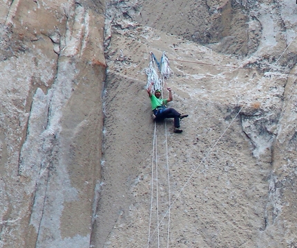 Tommy Caldwell, Kevin Jorgeson, El Capitan - Success crowns his efforts! Kevin Jorgeson celebrates after Kevin Jorgeson finally free climbing the 15th pitch on Dawn Wall, El Capitan