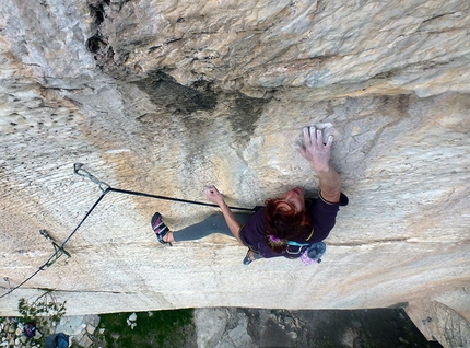 Argyro Papathanasiou - Argyro Papathanasiou climbing Au revoir 8b+/8c at Spilia Daveli, Athens, Greece