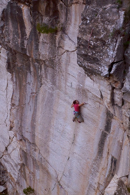 Argyro Papathanasiou - Argyro Papathanasiou climbing Au revoir 8b+/8c at Spilia Daveli, Athens, Greece