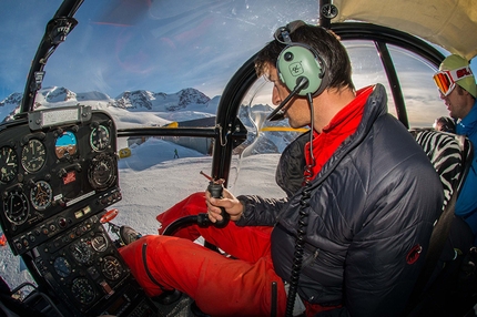 Mezzalama 2015 - The pilot Alex Busca deposits the teams at altitude