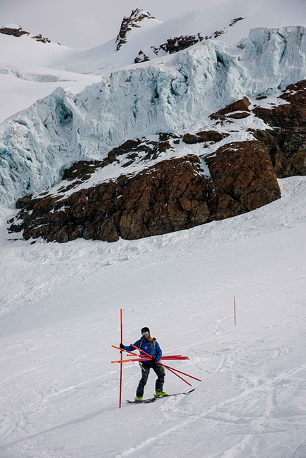 Mezzalama 2015 - Placing the post on the Verra glacier