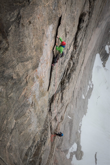 Greenland Mirror Wall success for Leo Houlding & Co