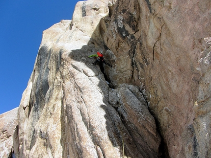 Kyzyl Asker, Kyrgyzstan, Kokshaal Too - Kyzyl Asker 2015: Anže Jerše climbing rock on Take a walk on the wild side, SE face Pik Gronky