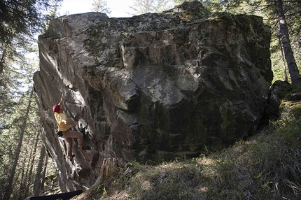 Spelonca - Spiluck - Markus Hofer climbing the boulder probelm Höhepunkt (7A+), Spelonca/Varna