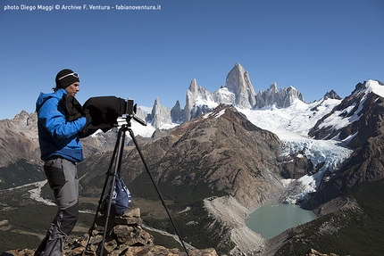 Sulle Tracce dei Ghiacciai - Ande 2016, Patagonia - Fabiano Ventura di fronte al Fitz Roy in Patagonia