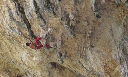 Climbing at Cueva di Collepardo - Domenico Intorre climbing 'Tomorrowland’.