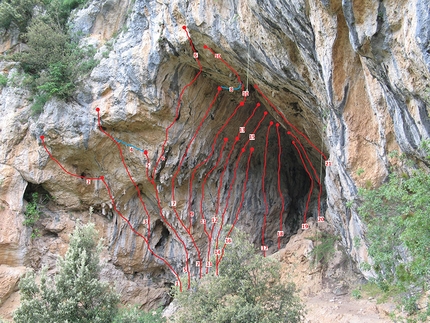 Climbing at Cueva di Collepardo - Collepardo: topo of the routes on the left
