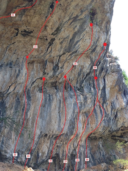 Arrampicare alla Cueva di Collepardo - Collepardo: tracciati vie lato destro.