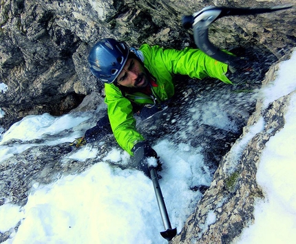 Leonardo Comelli - Leonardo Comelli su una cascata di ghiaccio nelle Alpi Giulie