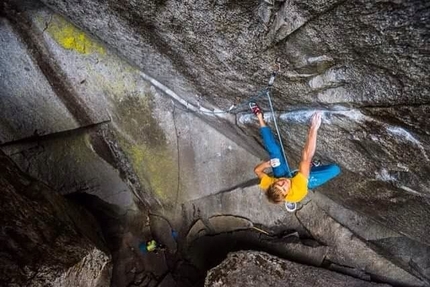 Alexander Megos dashes up Dreamcatcher at Squamish in Canada