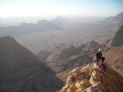 Oman, Kawr Tower, Jabal Kawr, Marco Marrosu, Roberto Masia - Panorama dalla sosta sul deserto
