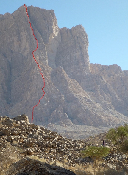Oman, Kawr Tower, Jabal Kawr, Marco Marrosu, Roberto Masia - Il tracciato della via Sardinian shortcut (VI+, R3, 1000m, Marco Marrosu, Roberto Masia 01/2011)