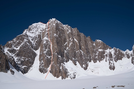 Kyzyl Asker, Luka Lindič, Ines Papert - The route line of 'Lost in China', SE Face of Kyzyl Asker (5842m), Kyrgyzstan (Luka Lindič, Ines Papert 30/09-01/10/2016)