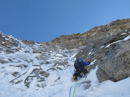 Sersank, Himalaya, Mick Fowler, Victor Saunders, alpinismo - Mick Fowler e Victor Saunders durante la prima salita di Sersank (Shib Shankar), 6100m, Himalaya indiano