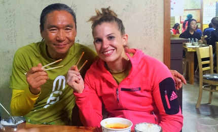 Petra Klingler, Sud Corea, arrampicata, Mudeungsan Bouldering Festival - Petra Klinger con Im Duck Yong