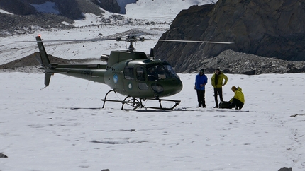 Thomas Huber - La ricerca in elicottero per gli alpinisti statunitense Kyle Dempster e Scott Adamson