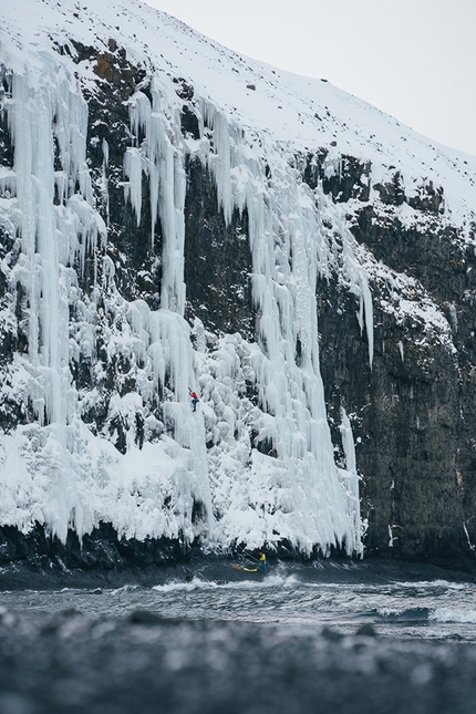Islanda, cascate di ghiaccio, Albert Leichtfried, Benedikt Purner - Islanda: Albert Leichtfried e Benedikt Purner salgono una cascata di ghiaccio a Kaldakinn