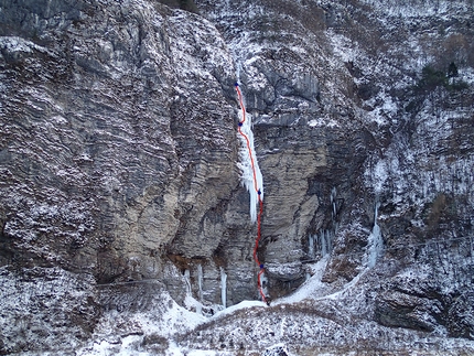 Cascata della Pissa, Dolomites, Luca Vallata, Santiago Padrós - La Pissa at Termine di Cadore (WI6, M9?, 105m, Santiago Padrós, Luca Vallata, 14/01/2017