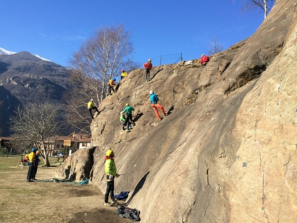 Video alpinismo: gli aspiranti guida alpina e la sicurezza, l’autosoccorso e l’arrampicata su ghiaccio