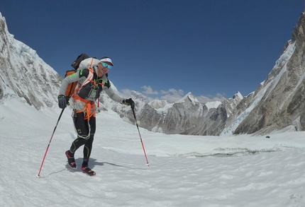 Ueli Steck dies in Everest accident
