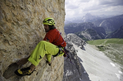 Christoph Hainz - L'alpinista sud tirolese Christoph Hainz, qui in apertura sulla Cima Ovest di Lavaredo in Dolomiti, parlerà  venerdì 2 giugno 2017 al Caffé Trentino di Arco del suo modo di interpretare l'alpinismo e le montagne