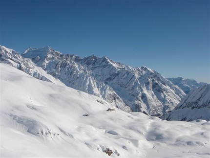 Adamello ski mountaineering - Calotta - Rifugio Mandrone and Presanella