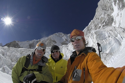 Simon & Samuel Anthamatten - Simon & Samuel Anthamatten, together with Michi Lerjen during their ascent of Jasemba.