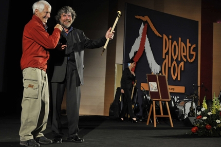 Piolet d'or 2010 - Walter Bonatti e Reinhold Messner a Courmayeur durante il Piolet d'or 2010