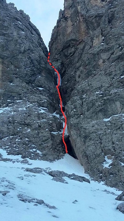 Torre Vitty Sella Dolomiti, Simon Gietl, Andrea Oberbacher - Il tracciato della cascata di ghiaccio alla Torre Vitty, Sella, Dolomiti