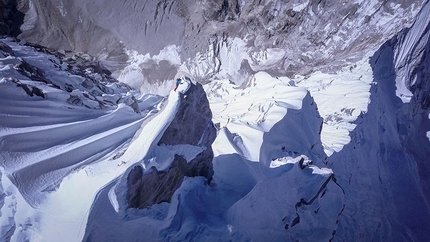 David Lama Lunag Ri solo ascent video