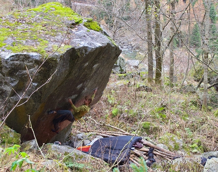 Lorenzo Puri climbs 100 boulder problems 8A and harder