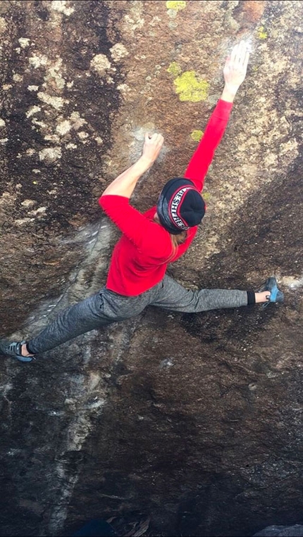 Isabelle Faus sends Memory is Parallax, her third 8B+ boulder problem
