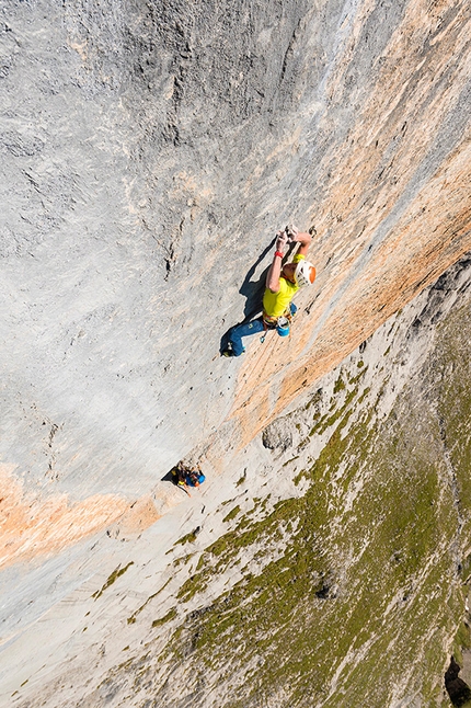 Cédric Lachat - Cédric Lachat climbing Zahir in Wenden, ground-up and in a single day
