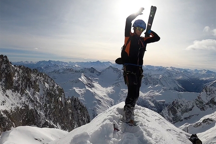 Aiguille de Leschaux, Mont Blanc - Aiguille de Leschaux (Mont Blanc): the west gully ski descent from the shoulder, carried out by Denis Trento in January 2020