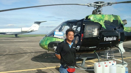 Himalaya and helicopter rescues - Sherchan Ashish, the pilot who rescued Hiraide Kazuya