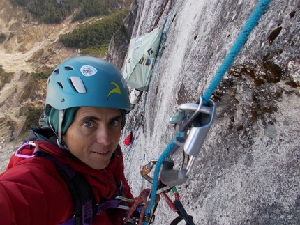 Sílvia Vidal completes 33-day solo ascent of Sincronia Magica on Cerro Chileno Grande, Patagonia