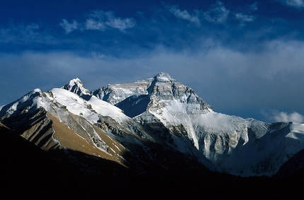 Everest e Cho Oyu chiuso l'accesso fino alla primavera 2008