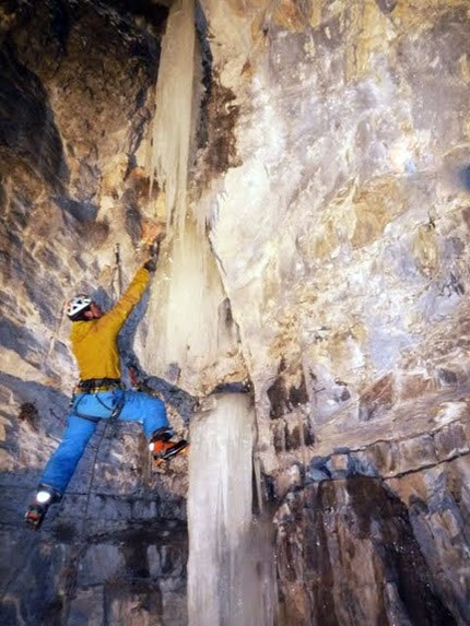 Ice climbing and dry tooling in Val di Fassa, Dolomites - Tommy Cardelli on Night event
