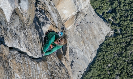 Brittany Goris in libera sulla Salathé Wall di El Capitan, Yosemite