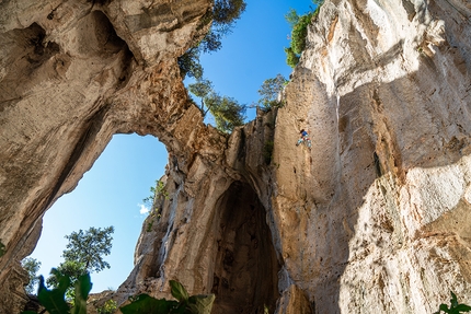 Jenny Fischer - Jenny Fischer in arrampicata alla Grotta dell'Edera, Finale Ligure
