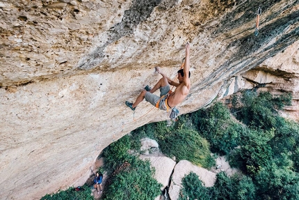 Watch Jorge Díaz-Rullo climb Cafe solo at Margalef, Spain